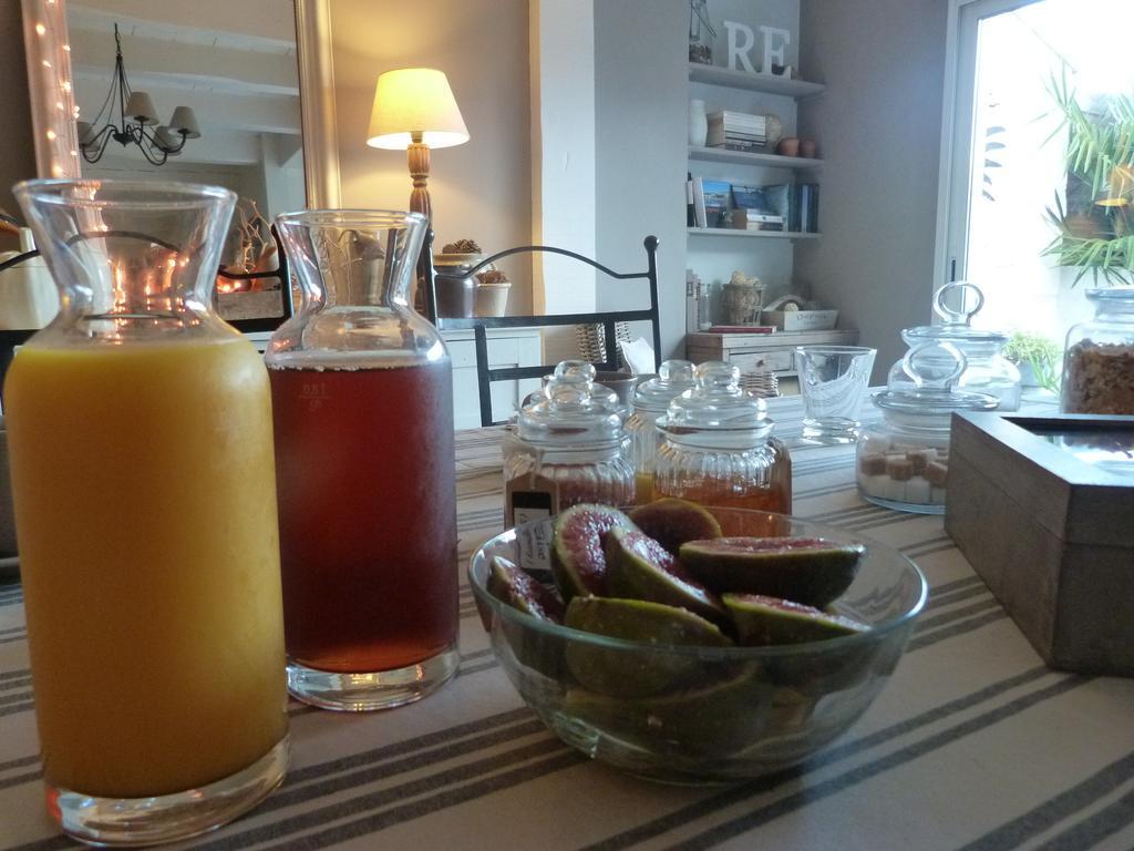 Hotel Les Persiennes Saintes Zewnętrze zdjęcie
