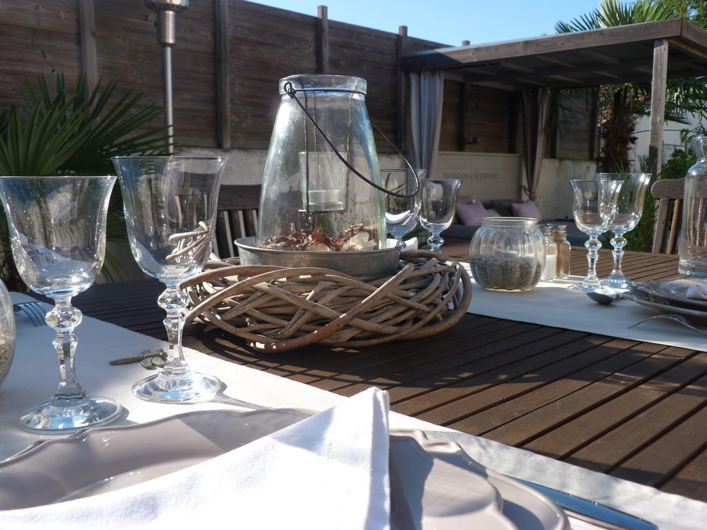 Hotel Les Persiennes Saintes Zewnętrze zdjęcie