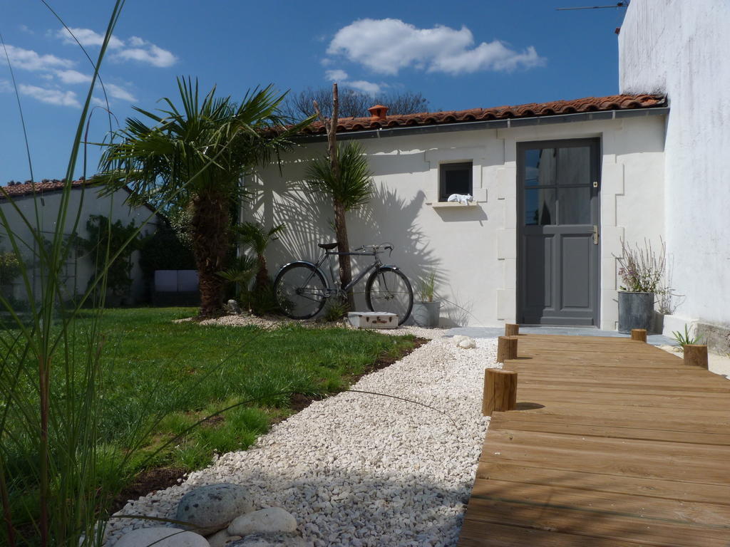 Hotel Les Persiennes Saintes Pokój zdjęcie