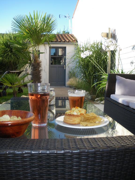 Hotel Les Persiennes Saintes Zewnętrze zdjęcie