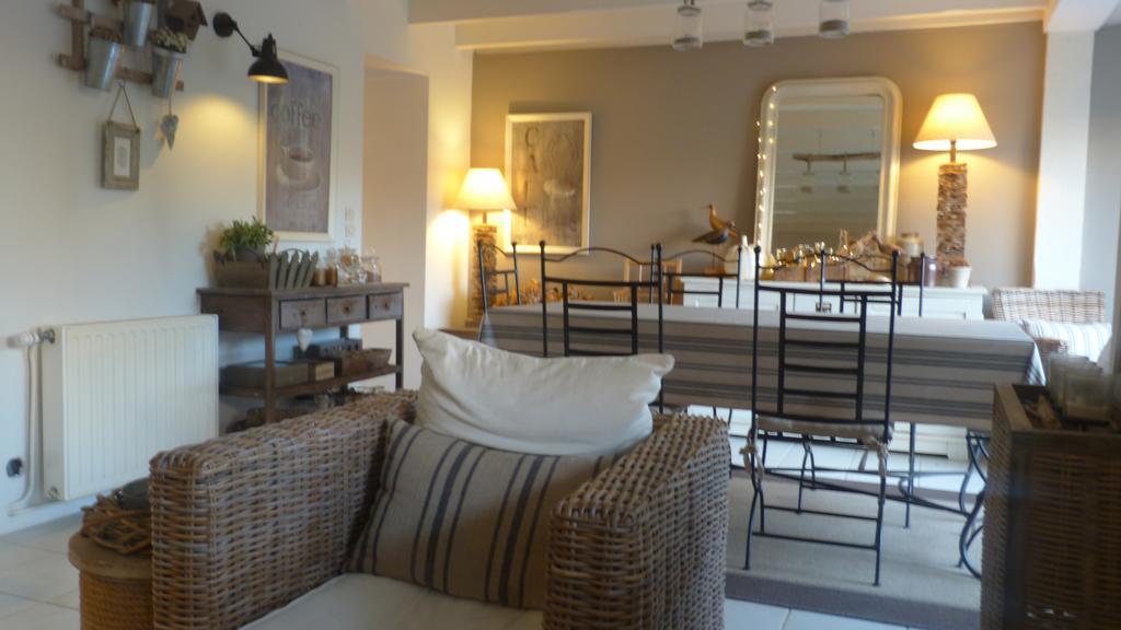 Hotel Les Persiennes Saintes Zewnętrze zdjęcie