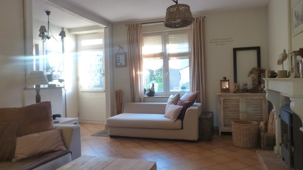 Hotel Les Persiennes Saintes Zewnętrze zdjęcie