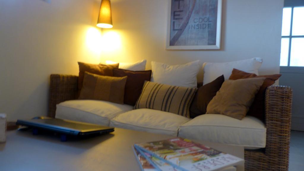 Hotel Les Persiennes Saintes Zewnętrze zdjęcie