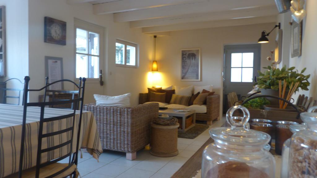 Hotel Les Persiennes Saintes Zewnętrze zdjęcie